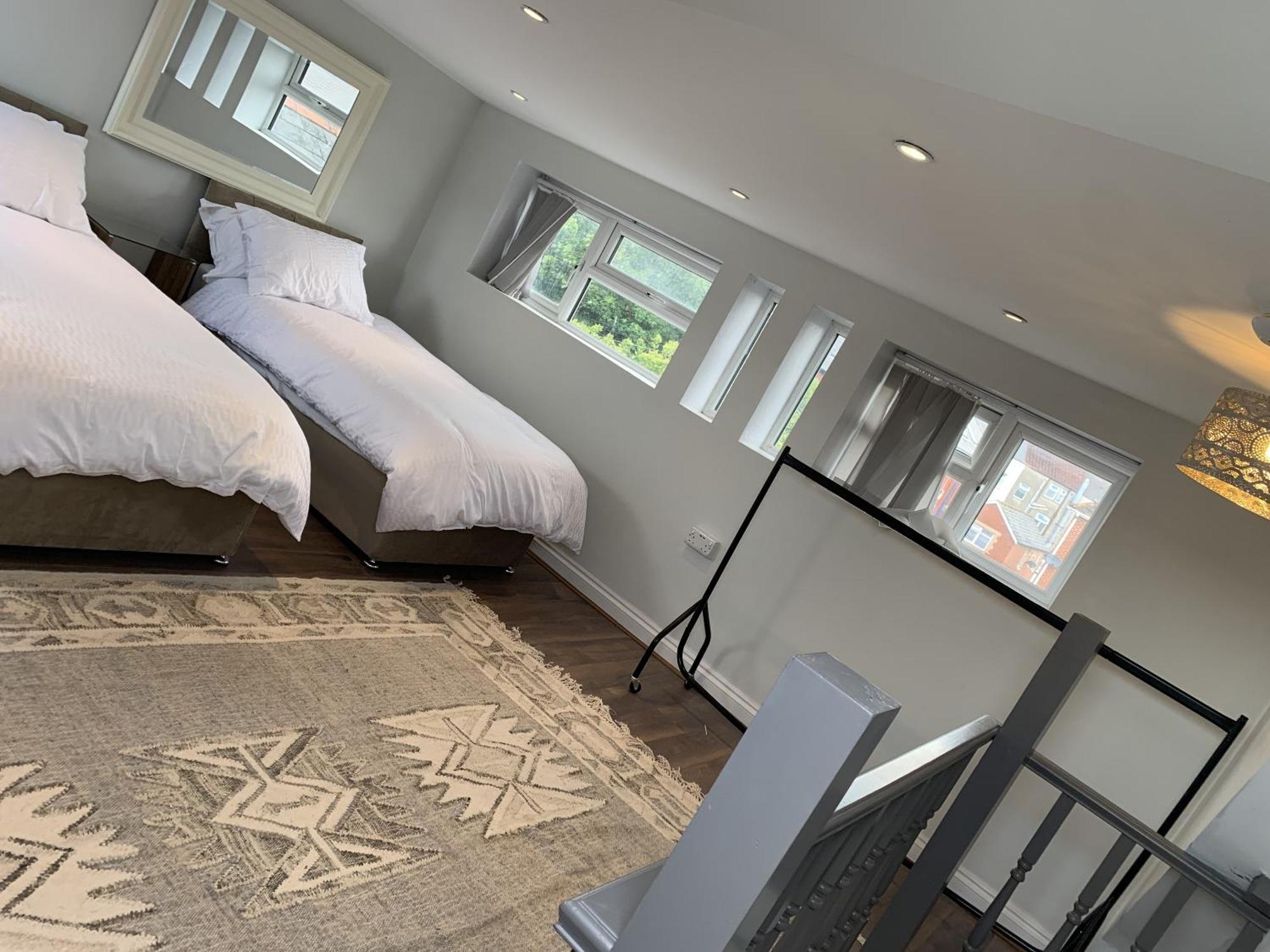 Adanhouse-Stockland Spacious 5 Bedroom House Sleeps 12 Private Garden Cardiff Exterior photo